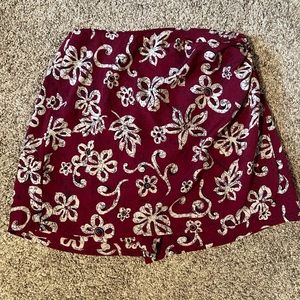 Cute! Burgundy floral pattern skort!